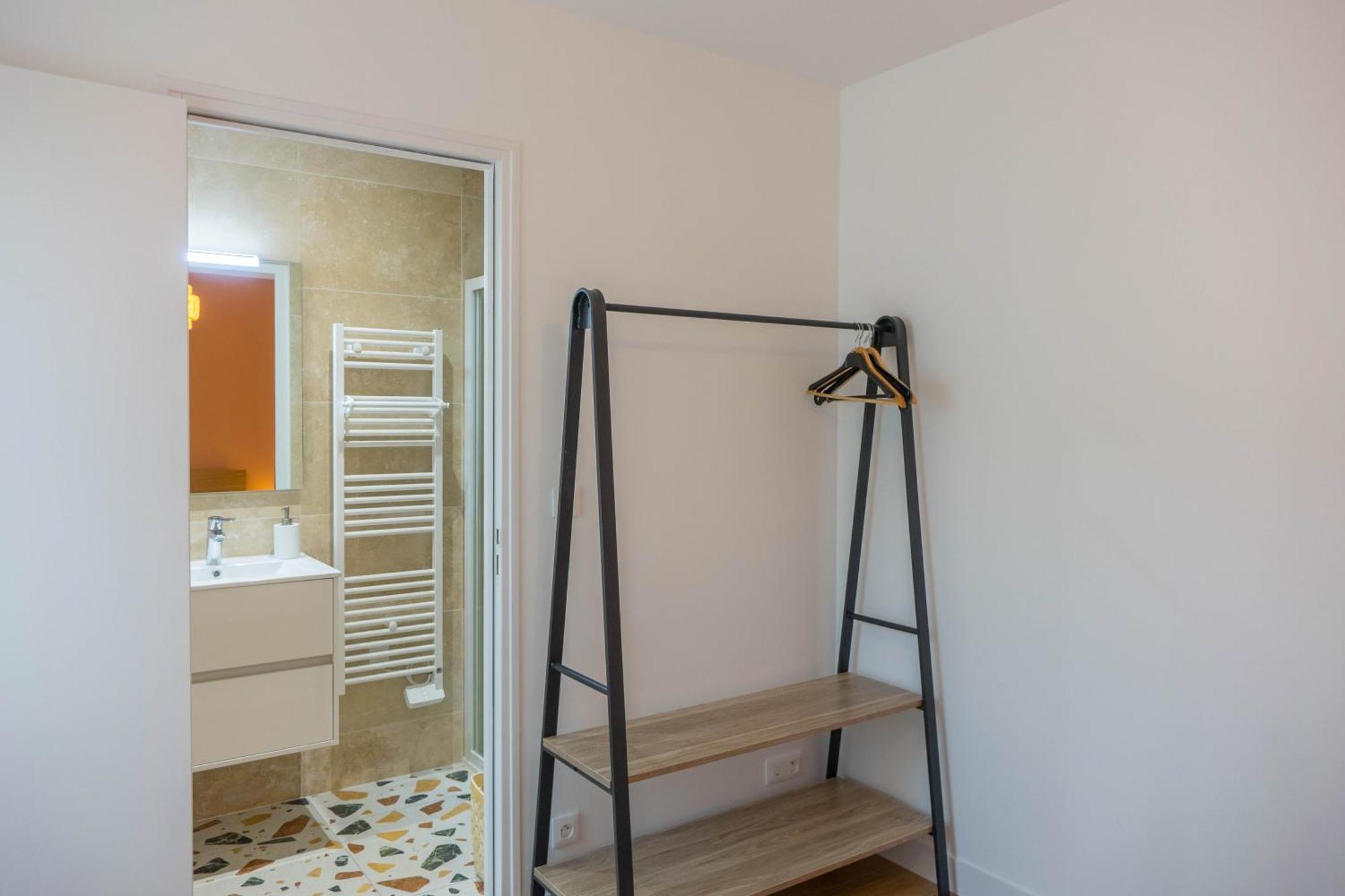 Beau Quartier Et Central, Maison Spacieuse Avec Cour, 3 Chambres, 3 Salles De Bains A 10 Min A Pied De La Gare Orléans Extérieur photo