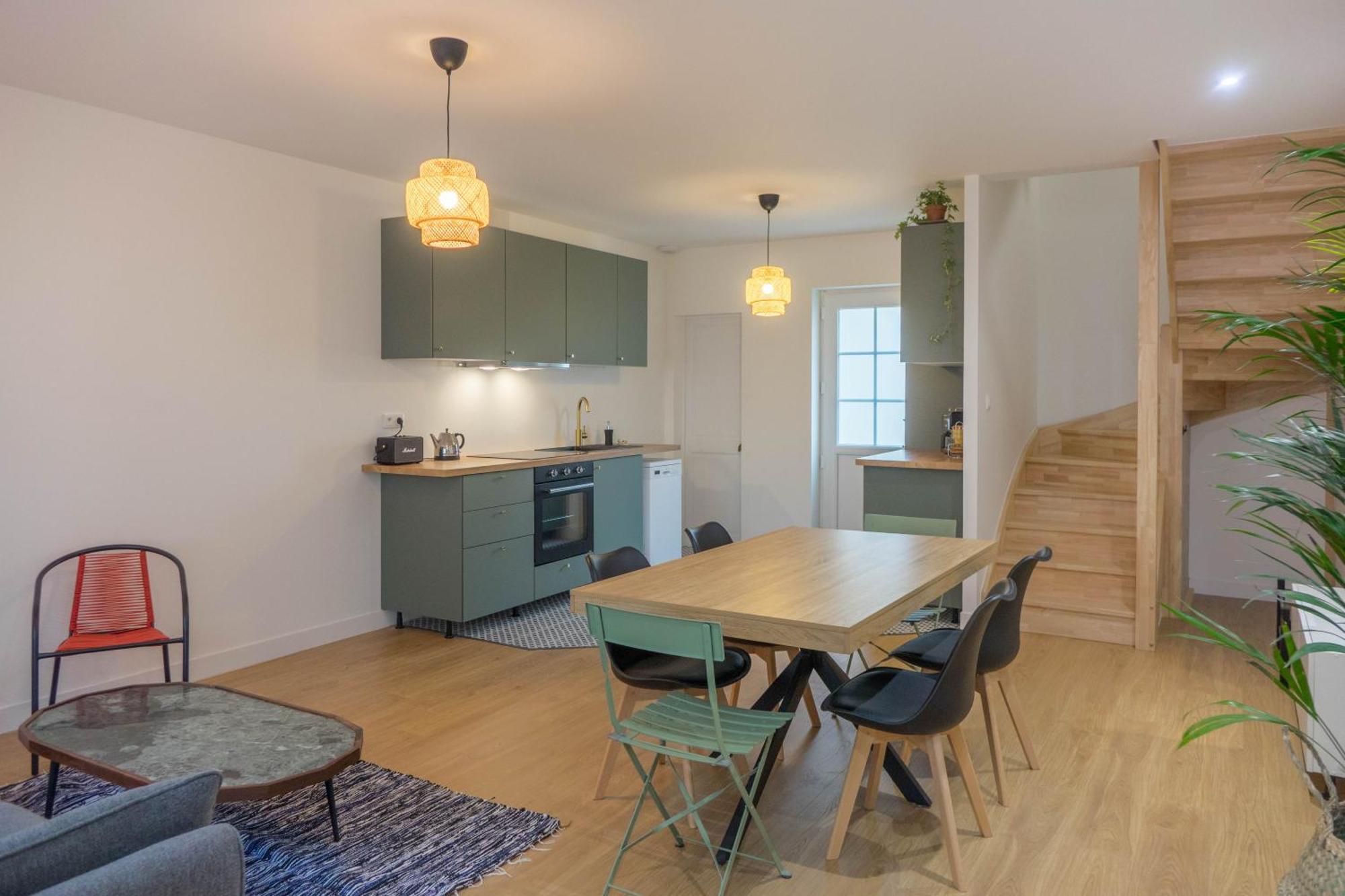 Beau Quartier Et Central, Maison Spacieuse Avec Cour, 3 Chambres, 3 Salles De Bains A 10 Min A Pied De La Gare Orléans Extérieur photo