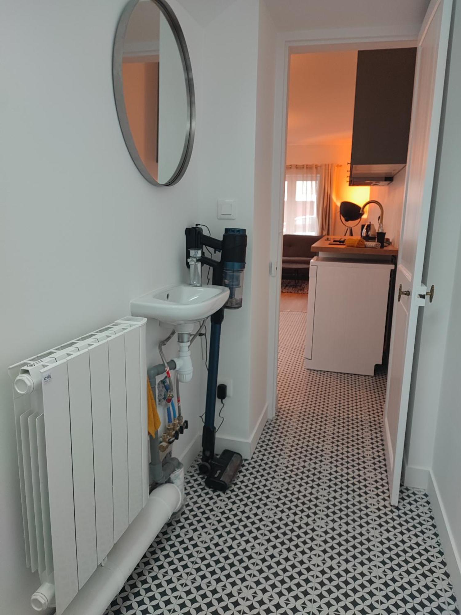 Beau Quartier Et Central, Maison Spacieuse Avec Cour, 3 Chambres, 3 Salles De Bains A 10 Min A Pied De La Gare Orléans Extérieur photo