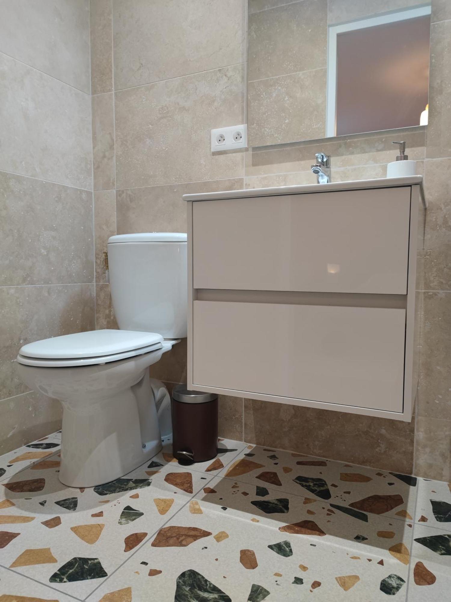 Beau Quartier Et Central, Maison Spacieuse Avec Cour, 3 Chambres, 3 Salles De Bains A 10 Min A Pied De La Gare Orléans Extérieur photo